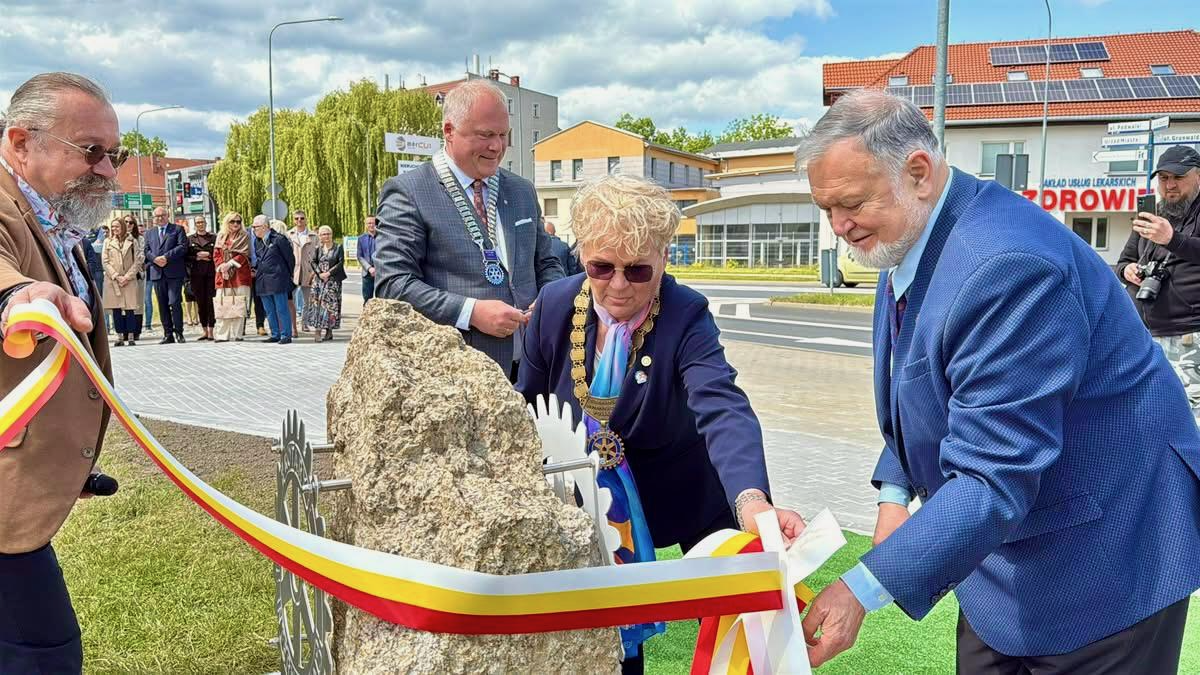 Skwer RC Jelenia Góra upamiętniający 120 lat działalności Rotary International