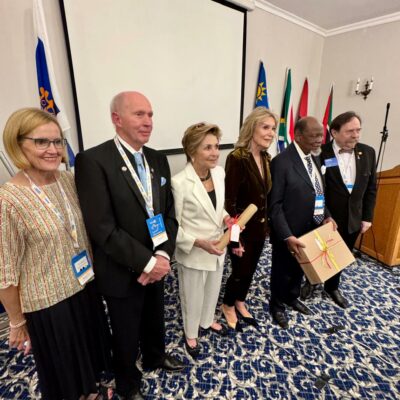 gospodarze z gośćmi forum Prezydentem Chissano oraz panią De Klerk