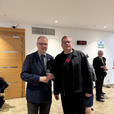 Tomek i krótka rozmowa na temac pomcy dzieciom z Burmistrzem Rygi Viestursem Kleinbergsem